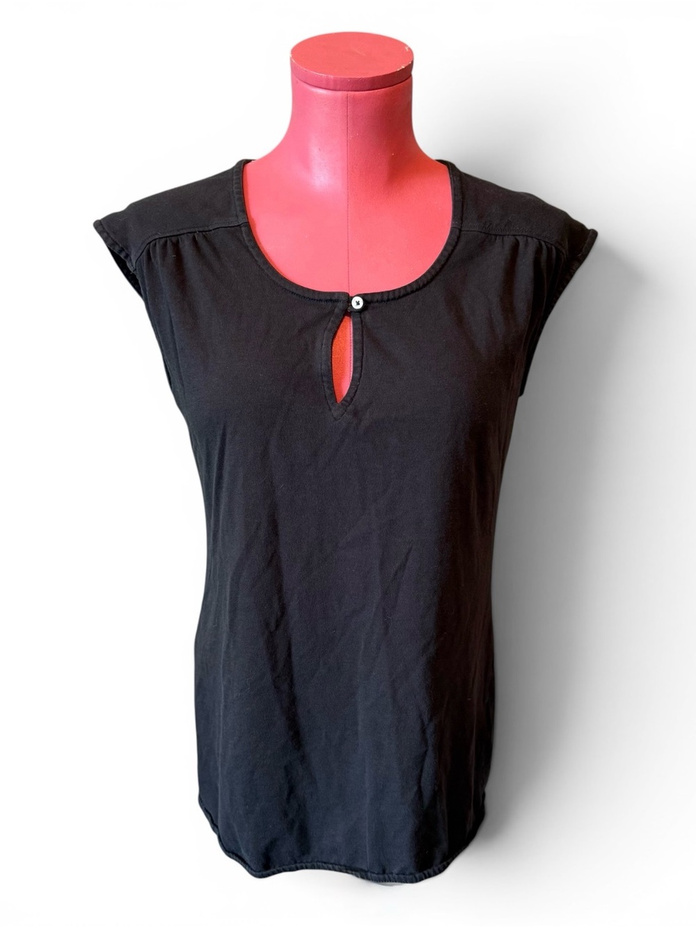 Vintage Patagonia W’s Keyhole Tee in Color Black, Size Medium